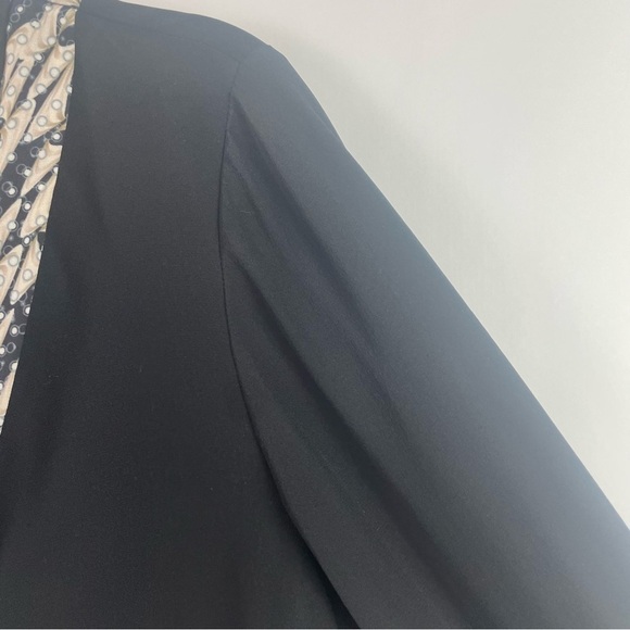 Diane Von Furstenburg Windona Black Panther Lace 100% Silk Blouse V-Neck Size 6 - Picture 7 of 16